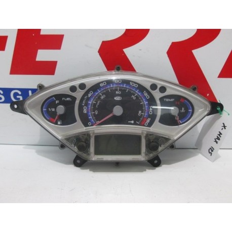 SPEEDOMETER scrapping a YAMAHA XMAX 125 2006