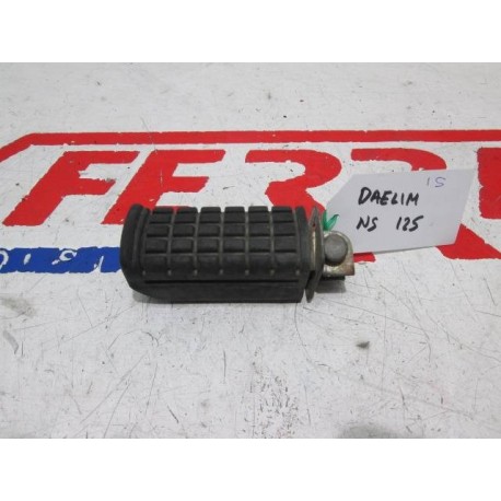 REAR RIGHT FOOTREST scrapping motorcycle DAELIM NS 125 DLX 2003
