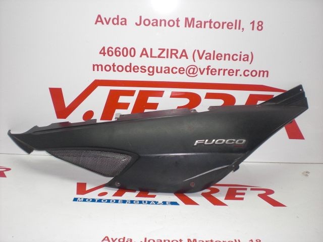 TAPA LATERAL DERECHA de repuesto de una moto GILERA FUOCO 500 en el 2008