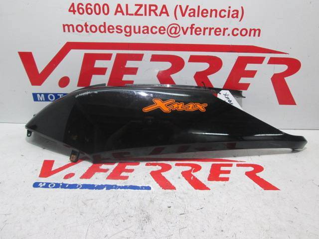 Tapa lateral trasera izquierda (marcada) de repuesto de una Yamaha XMAX 125 del año 2007