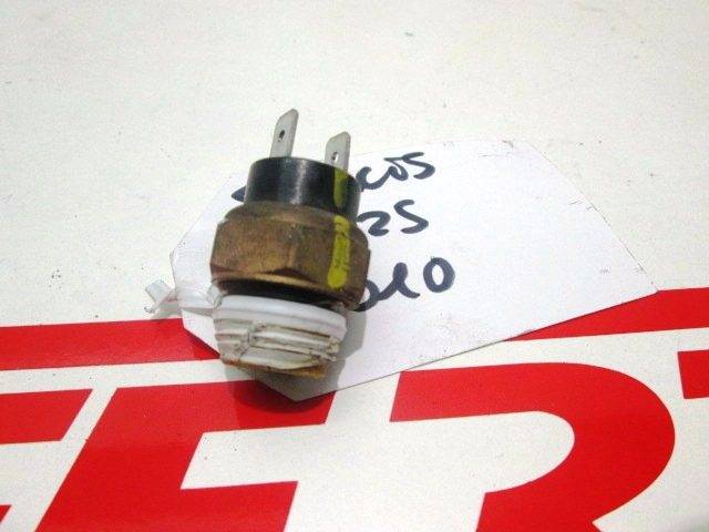 Termocontacto radiador de repuesto de una moto PEUGEOT SATELIS 125 RS del año 2010
