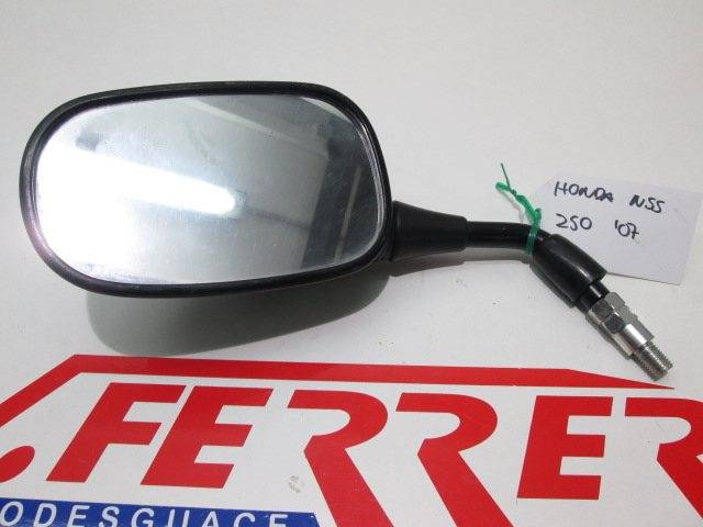 Espejo izquierdo de repuesto de una moto Honda FORZA 250 X del año 2007