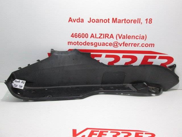 Pisadera izquierda de repuesto de una moto Honda FORZA 250 X del año 2007