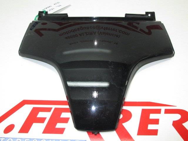 Tapa superior central pilotos traseros de repuesto de una moto Honda FORZA 250 X del año 2007