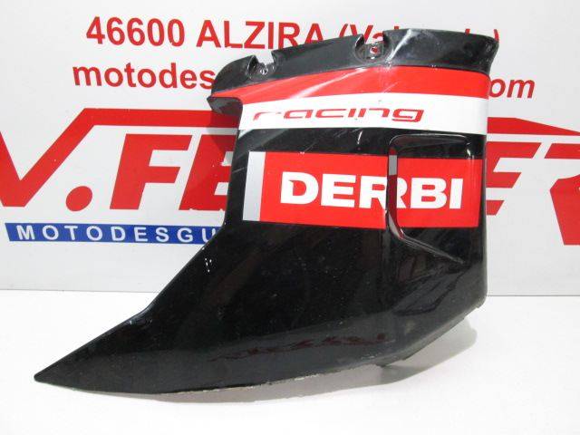 Quilla izquierda de repuesto de una moto Derbi GPR 50 blanca del año 2007