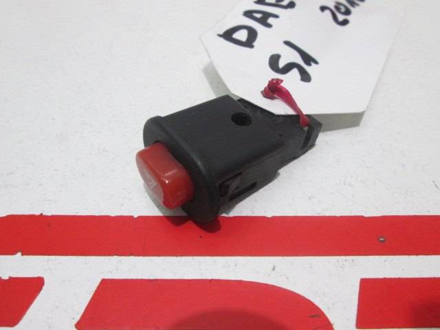 Interruptor intermitentes emergencia de repuesto de una moto Daelim S1 del año 2010