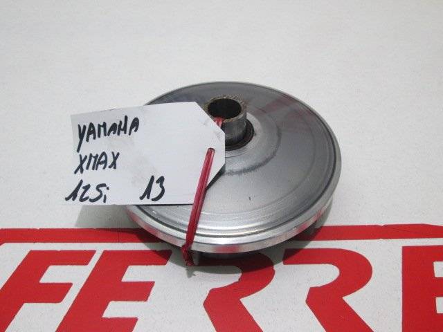 Variador de repuesto de una moto Yamaha XMax 125 gris del año 2013