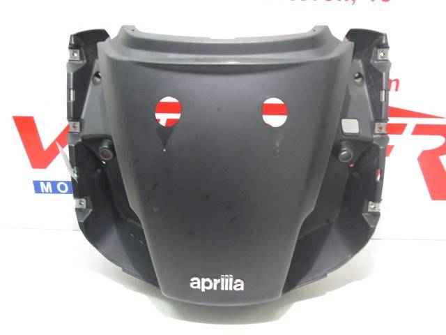 Tapa trasera cubre pilotos de repuesto de una moto Aprilia Atlantic 300 del año 2012