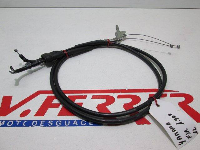 Cables acelerador de repuesto de una moto Yamaha FJR 1300 del año 2013