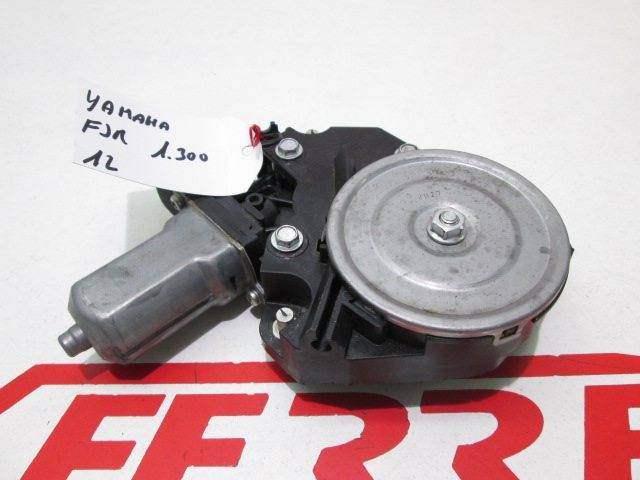 Motor cupula de repuesto de una moto Yamaha FJR 1300 del año 2013
