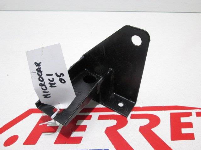 Soporte cinturon seguridad izquierda de repuesto de un microcar MC1 del año 2004