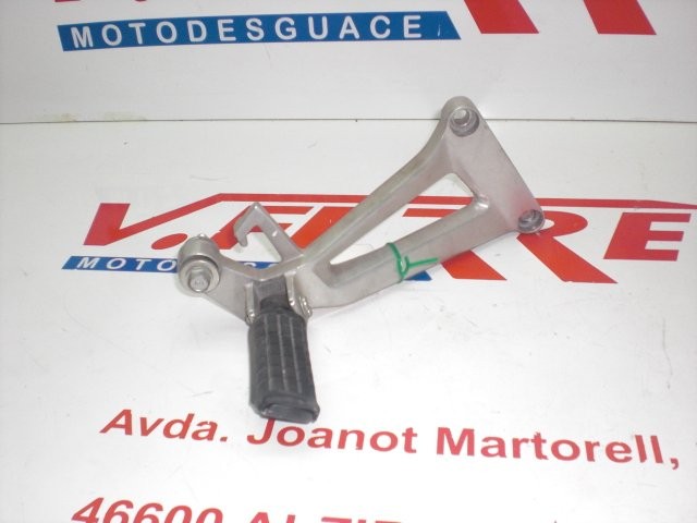 SUPPORT AND RIGHT REAR FOOTREST HONDA CBR 125-R with 5395 miles.