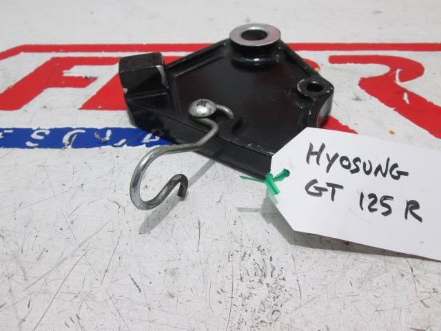 SOPORTE PINZA FRENO TRASERA de repuesto de una moto HYOSUNG GT 125 R 2009